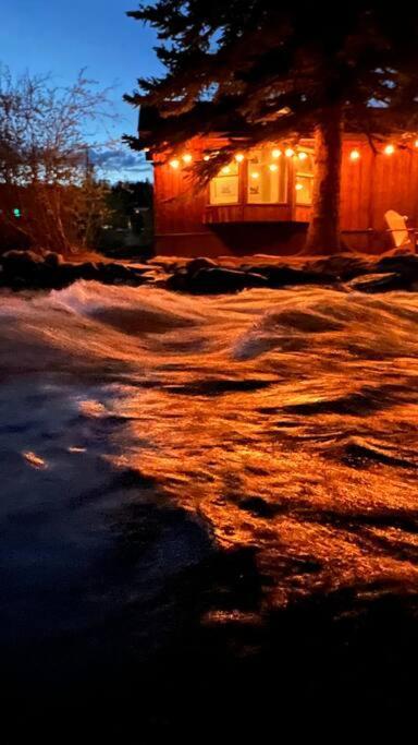 Thorpe On The Water. Creekside Cabin. Holiday home Nederland