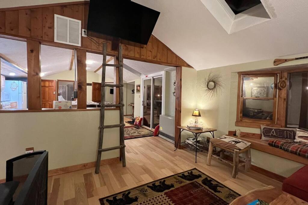 Сasa de vacaciones Thorpe On The Water. Creekside Cabin.