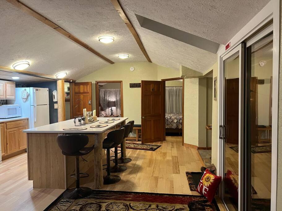 Thorpe On The Water. Creekside Cabin. Сasa de vacaciones *