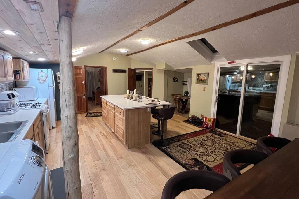 Thorpe On The Water. Creekside Cabin. Nederland