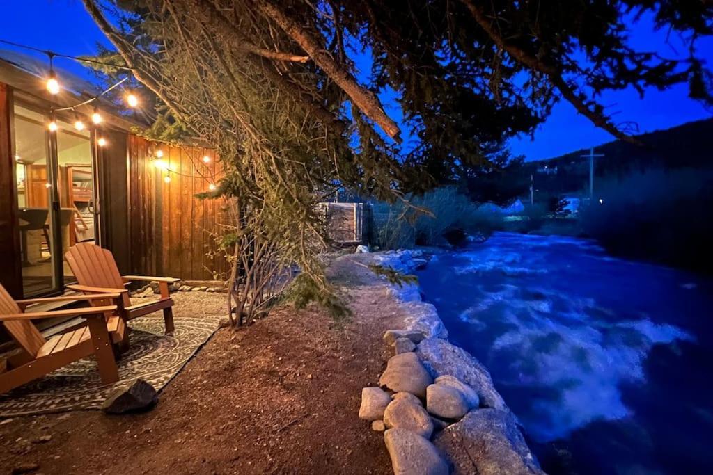 Holiday home Thorpe On The Water. Creekside Cabin. Nederland
