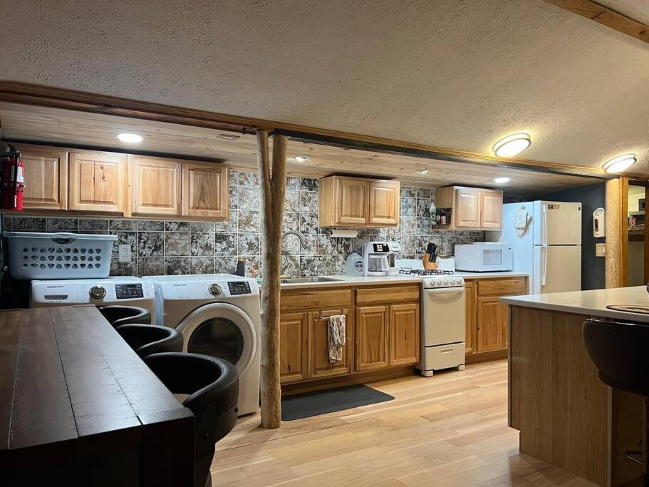 Thorpe On The Water. Creekside Cabin. *